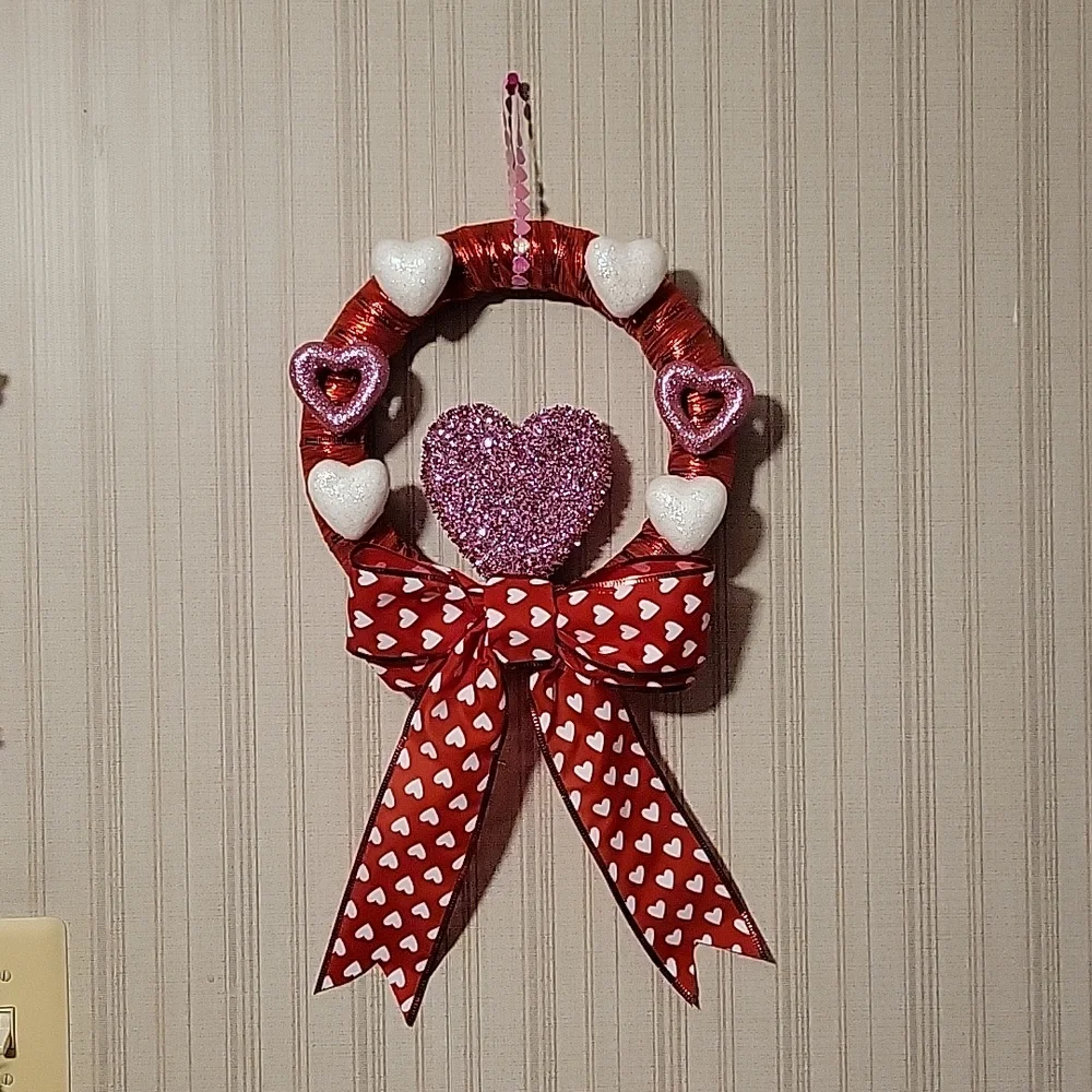 HAND CRAFTED WREATH VALENTINE'S HEARTS A PLENTY